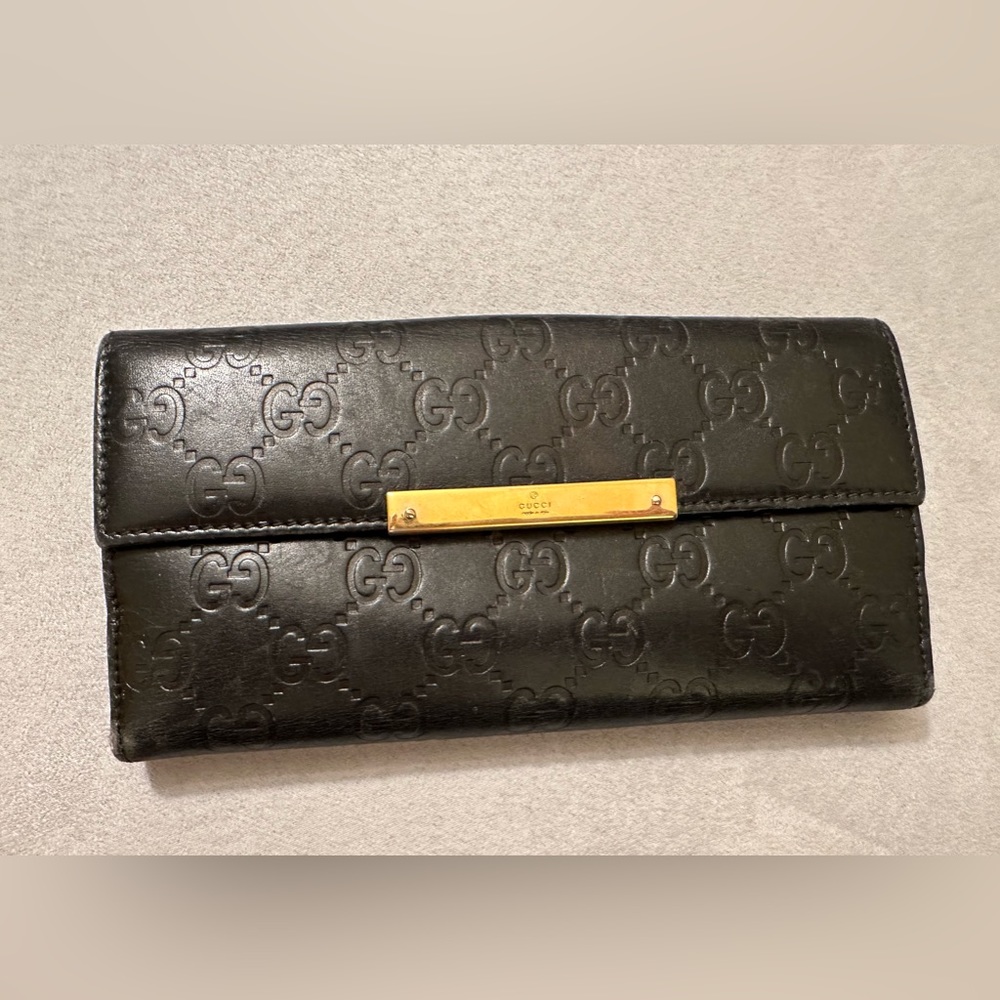 Black Gucci wallet